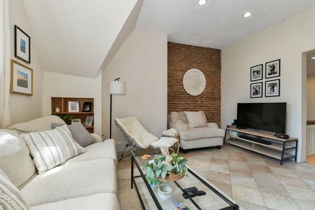 1774 Beacon Street 6, Brookline, MA 02445