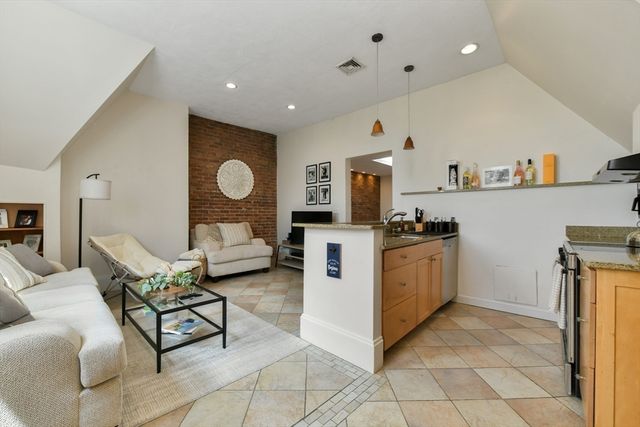 1774 Beacon Street 6, Brookline, MA 02445
