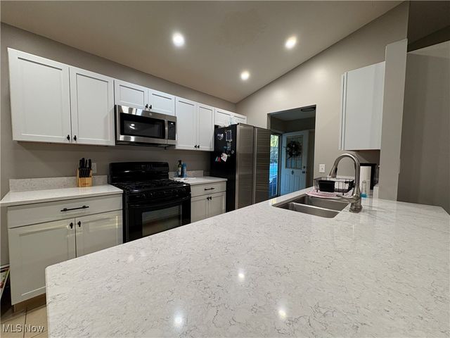 321 Parkway Boulevard, Madison, OH 44057