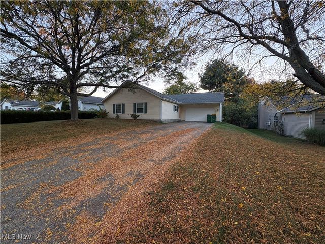 321 Parkway Boulevard, Madison, OH 44057