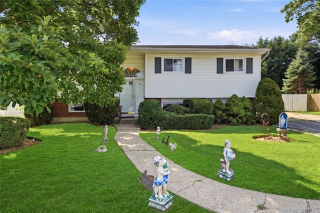 835 7th Street, West Babylon, NY 11704