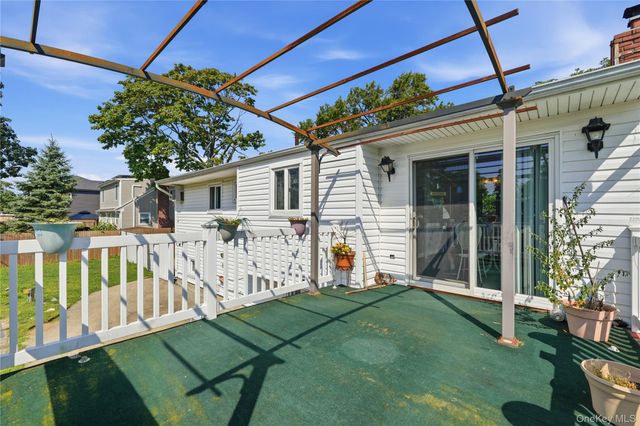 835 7th Street, West Babylon, NY 11704