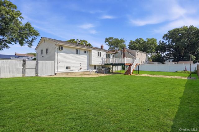 835 7th Street, West Babylon, NY 11704