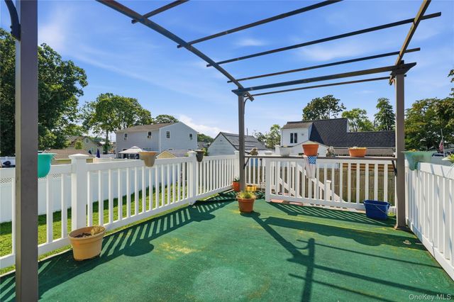 835 7th Street, West Babylon, NY 11704