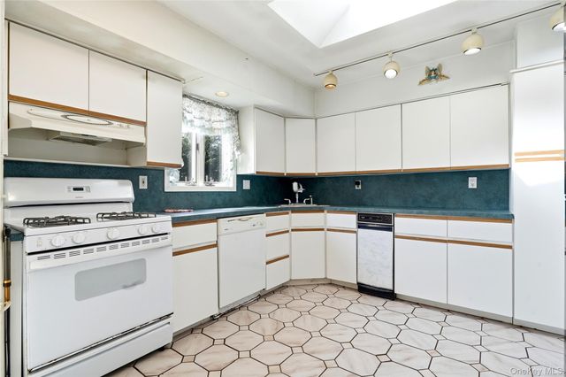 835 7th Street, West Babylon, NY 11704