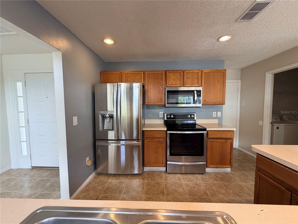 Image 12 of property listing at 1214 TIMBERBEND CIRCLE, Orlando, FL 32824