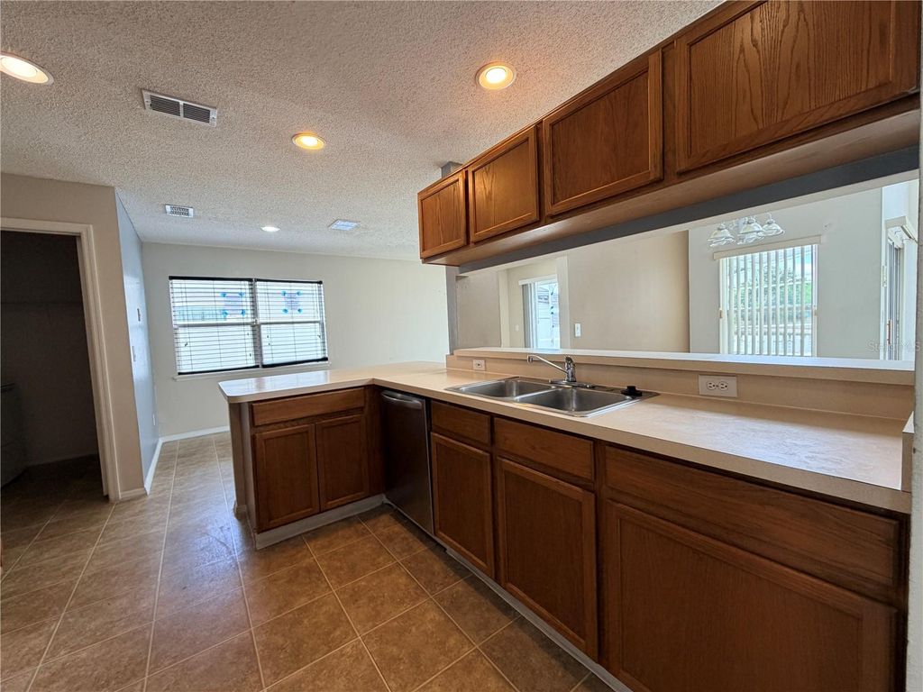 Image 14 of property listing at 1214 TIMBERBEND CIRCLE, Orlando, FL 32824