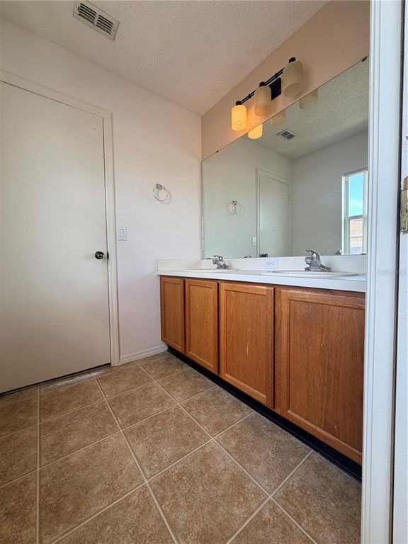Image 21 of property listing at 1214 TIMBERBEND CIRCLE, Orlando, FL 32824