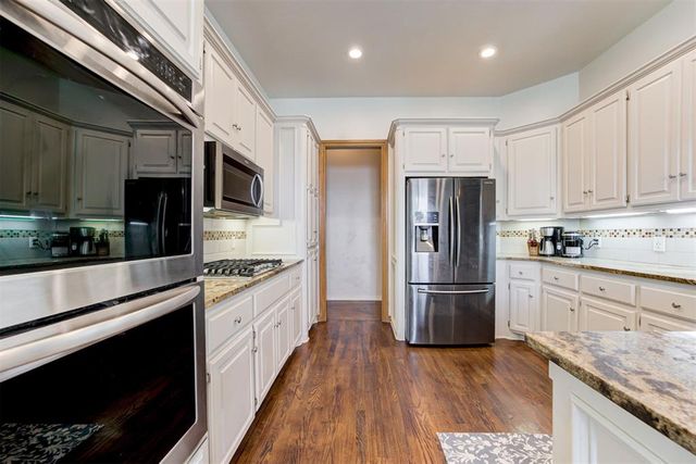 2301 Saint Annes Drive, Edmond, OK 73034