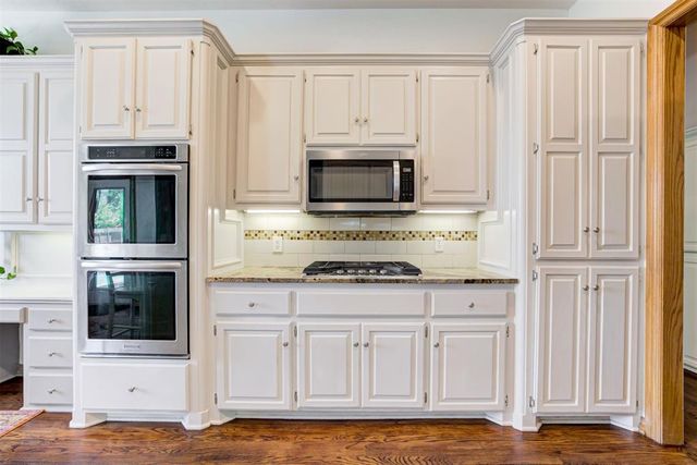 2301 Saint Annes Drive, Edmond, OK 73034