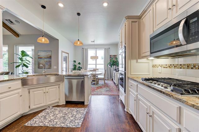 2301 Saint Annes Drive, Edmond, OK 73034