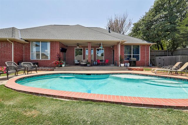 2301 Saint Annes Drive, Edmond, OK 73034