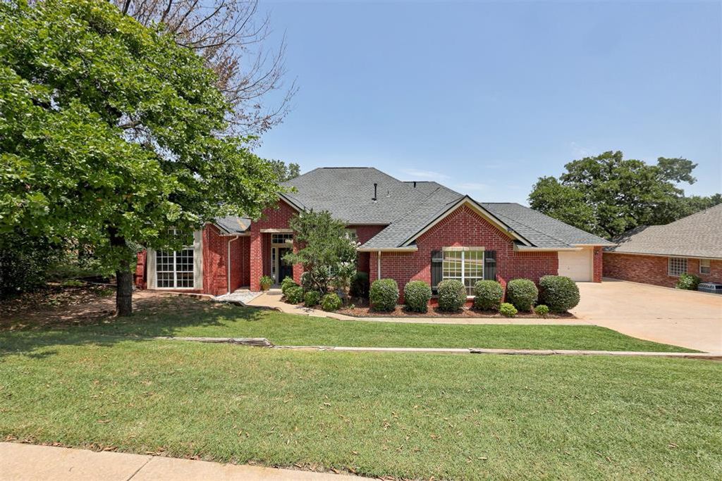 2301 Saint Annes Drive, Edmond, OK 73034