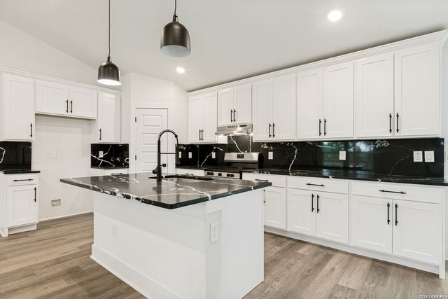 3065 VALLEY RD, San Antonio, TX 78221