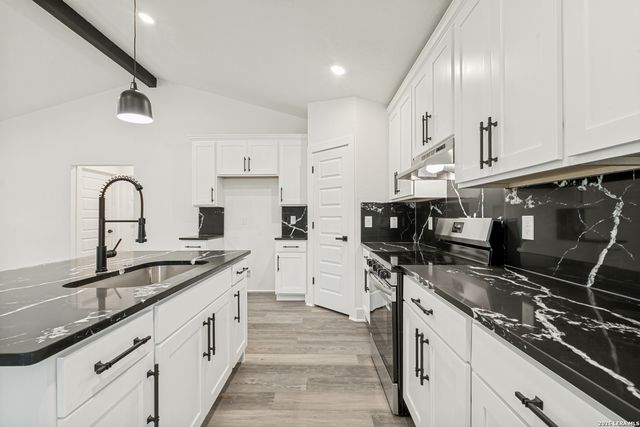 3065 VALLEY RD, San Antonio, TX 78221