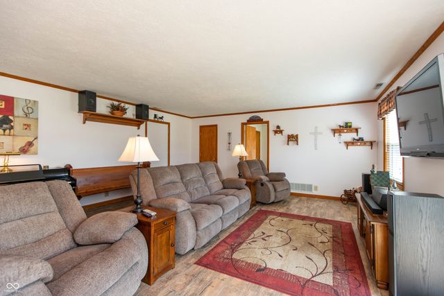 831 North Drive, Seymour, IN 47274