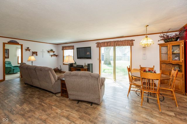 831 North Drive, Seymour, IN 47274