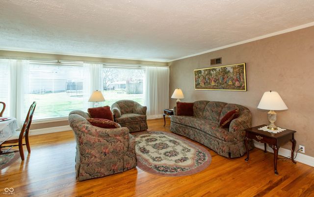 831 North Drive, Seymour, IN 47274