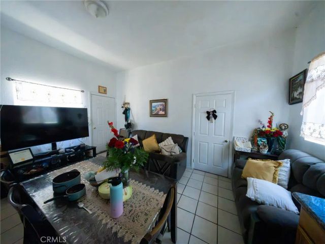 9104 S Main, Los Angeles, CA 90003