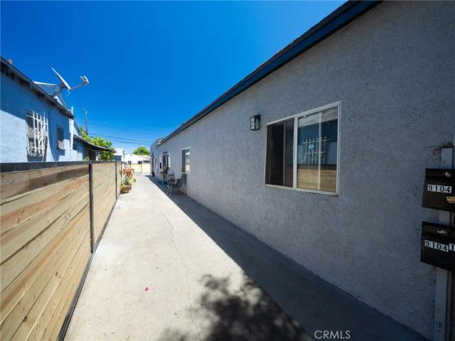 9104 S Main, Los Angeles, CA 90003