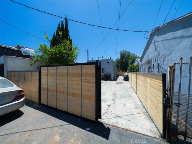 9104 S Main, Los Angeles, CA 90003