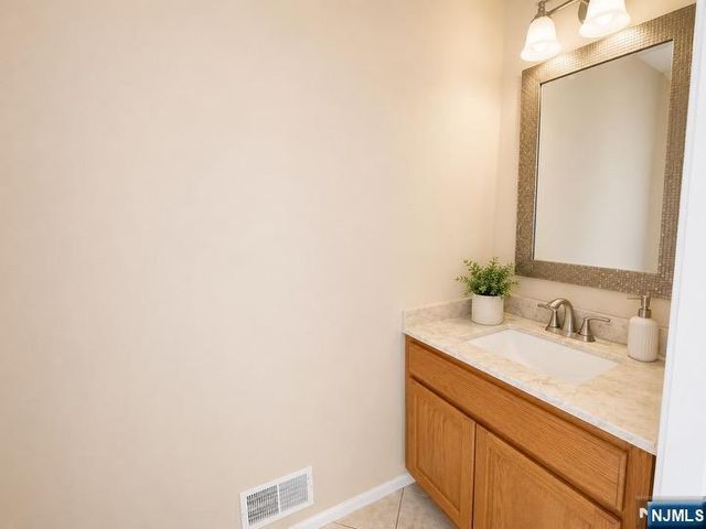 774 Sassafras Court, Mahwah, NJ 07430