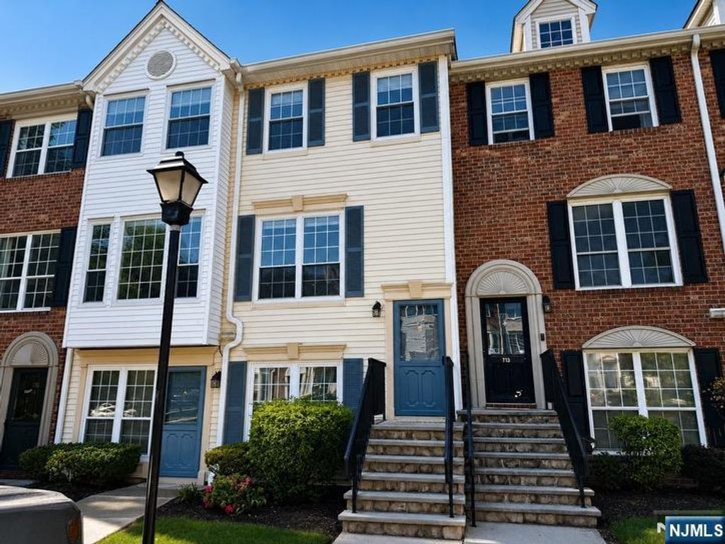 774 Sassafras Court, Mahwah, NJ 07430
