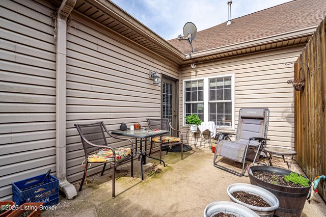 1124 Grazing Meadows Ln, Louisville, KY 40245
