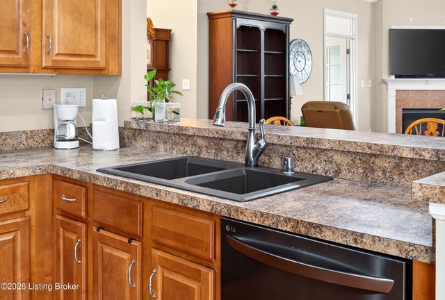 1124 Grazing Meadows Ln, Louisville, KY 40245