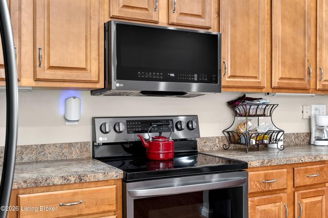 1124 Grazing Meadows Ln, Louisville, KY 40245