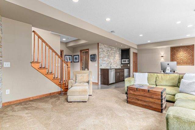 11388 Avery Drive, Inver Grove Heights, MN 55077