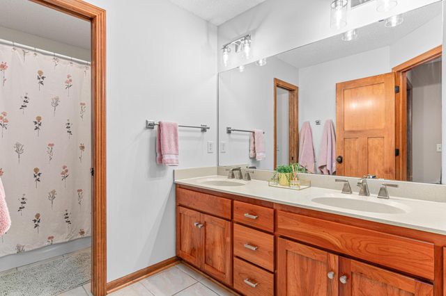 11388 Avery Drive, Inver Grove Heights, MN 55077