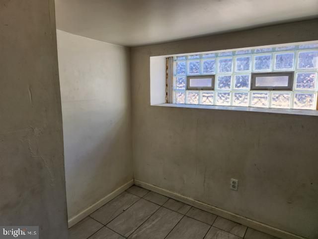 2043 S AIKENS ST, Philadelphia, PA 19142