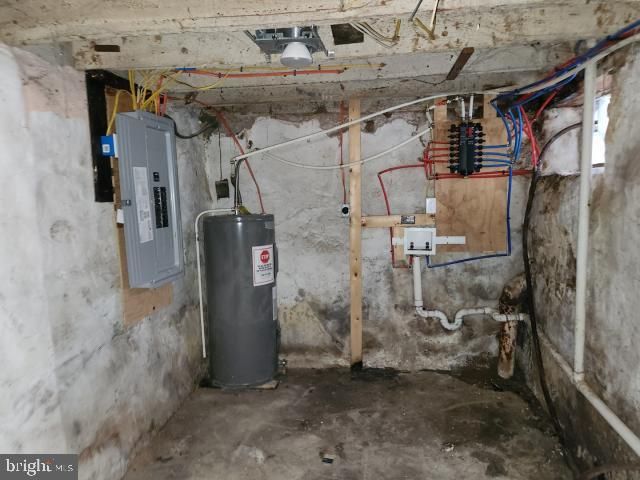 2043 S AIKENS ST, Philadelphia, PA 19142