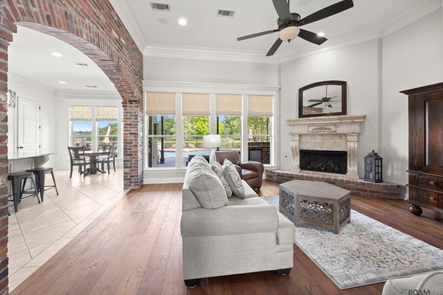 18638 Seagull Ln, Prairieville, LA 70769
