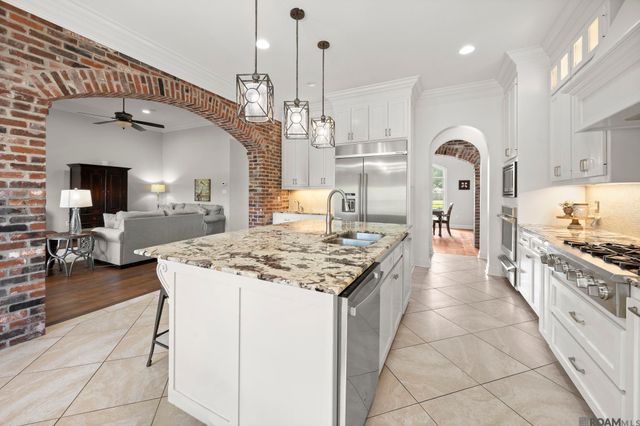 18638 Seagull Ln, Prairieville, LA 70769
