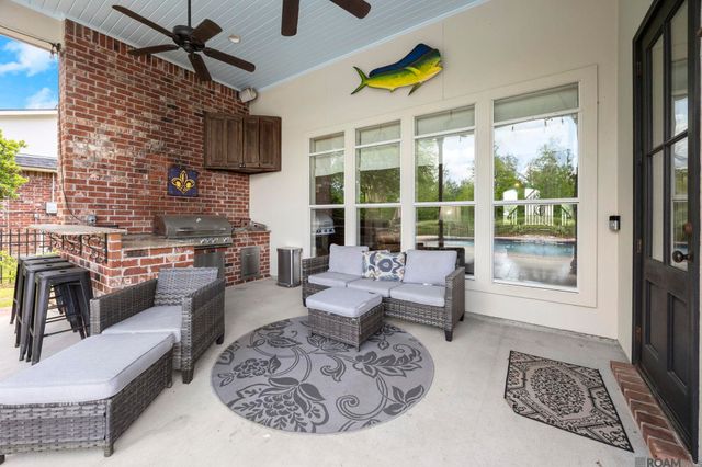 18638 Seagull Ln, Prairieville, LA 70769