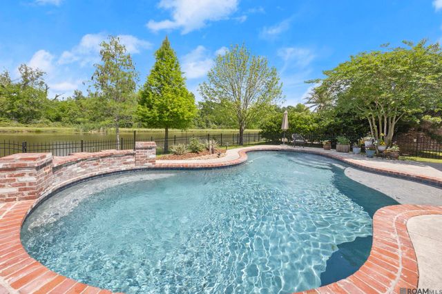 18638 Seagull Ln, Prairieville, LA 70769