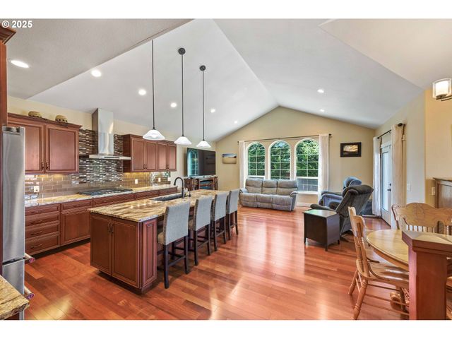 2270 HAYES St, North Bend, OR 97459