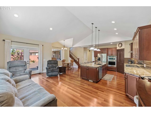 2270 HAYES St, North Bend, OR 97459