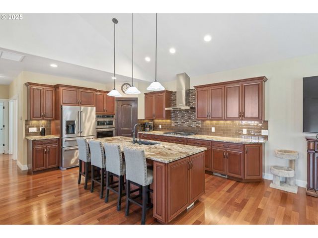 2270 HAYES St, North Bend, OR 97459