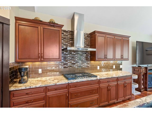 2270 HAYES St, North Bend, OR 97459