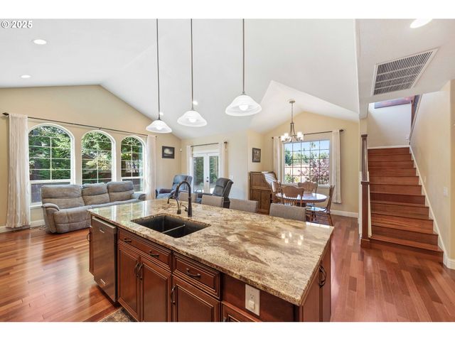 2270 HAYES St, North Bend, OR 97459