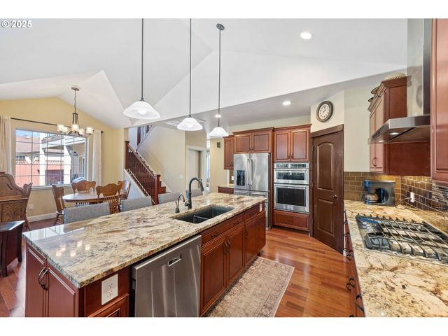 2270 HAYES St, North Bend, OR 97459