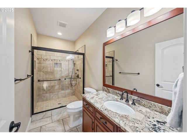 2270 HAYES St, North Bend, OR 97459