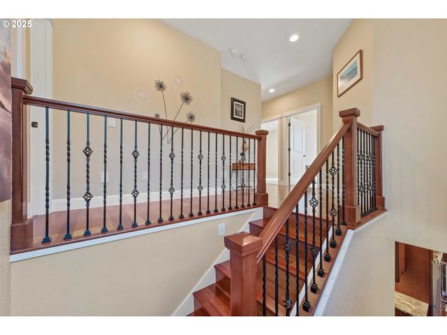 2270 HAYES St, North Bend, OR 97459