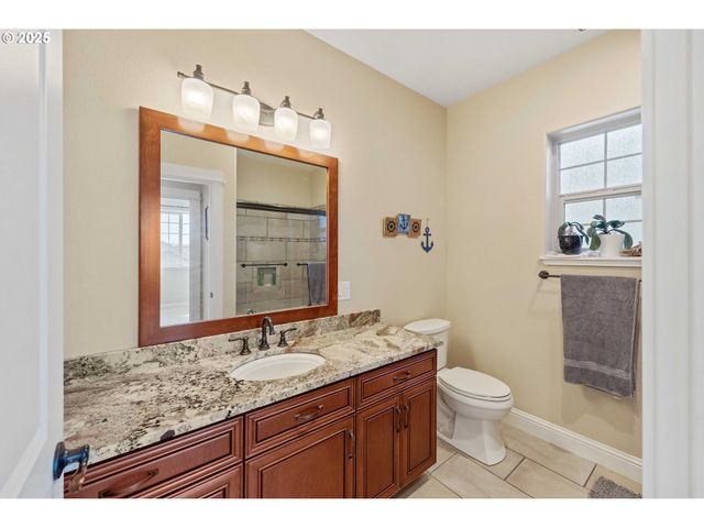 2270 HAYES St, North Bend, OR 97459