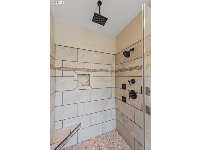 2270 HAYES St, North Bend, OR 97459