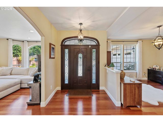 2270 HAYES St, North Bend, OR 97459