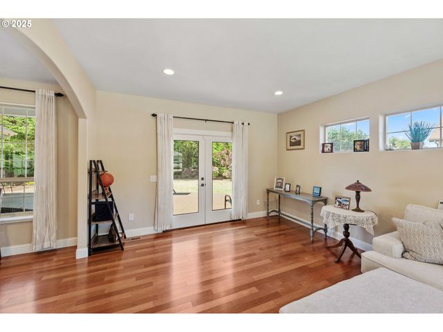 2270 HAYES St, North Bend, OR 97459